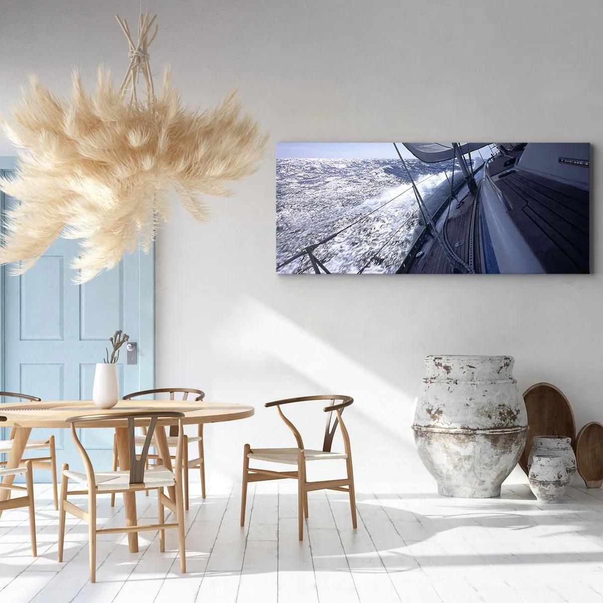 Obraz na płótnie - Żaglówka na wzburzonym morzu z białymi żaglami i drewnianym pokładem. - 120x50cm - Wiem, co to być ptakiem - Nowoczesna dekoracja ścienna do salonu i sypialni ARTTOR