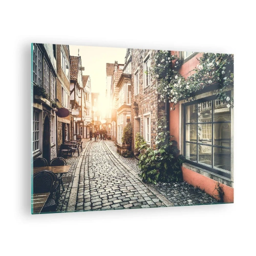 Obraz na szkle - Urokliwa uliczka z kamienicami oświetlona zachodem słońca - 70x50cm - Różany zaułek w różowym blasku - Nowoczesna dekoracja ścienna do salonu i sypialni ARTTOR