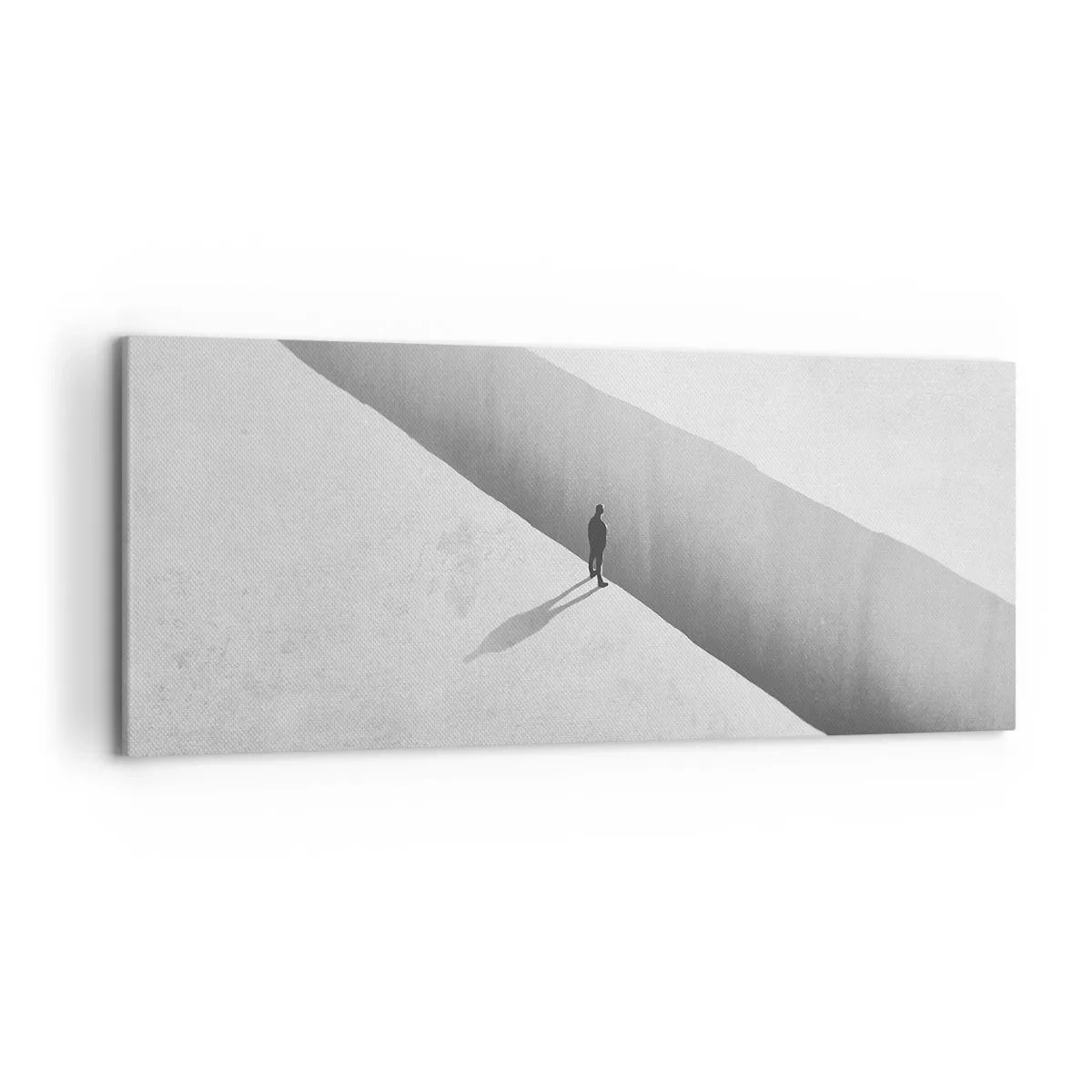Obraz na płótnie - Samotna postać nad głęboką przepaścią w monochromatycznej scenerii - 120x50cm - Jasny cel - Nowoczesna dekoracja ścienna do salonu i sypialni ARTTOR