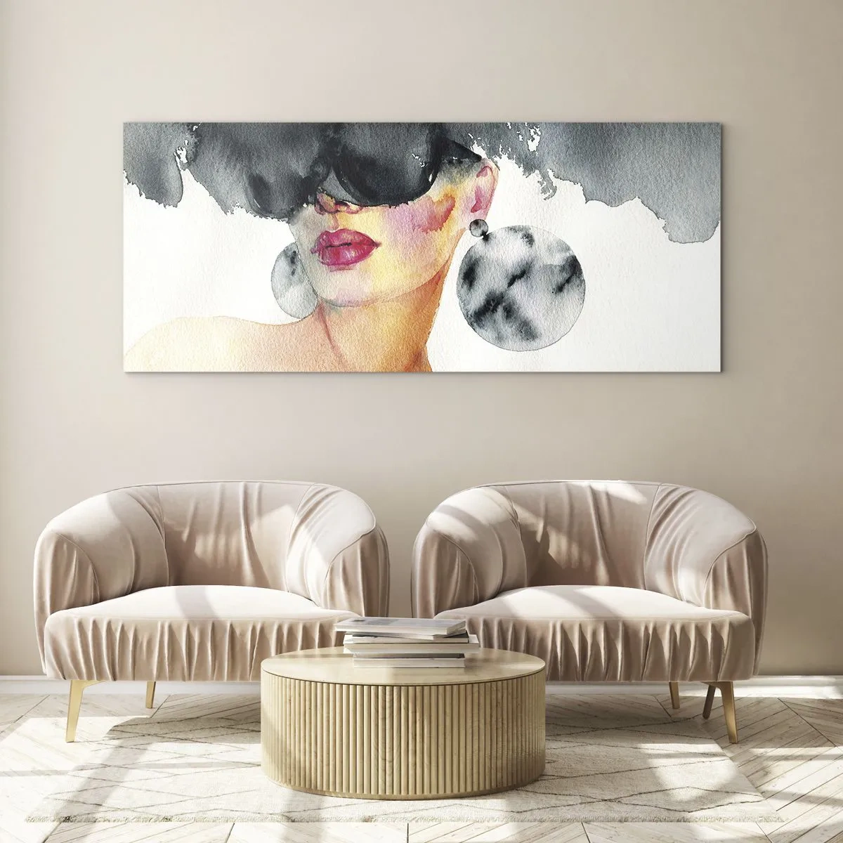 Obraz na szkle - Kobieta w stylowych okularach i dużych kolczykach - 120x50cm - Tajemnica elegancji - Nowoczesna dekoracja ścienna do salonu i sypialni ARTTOR