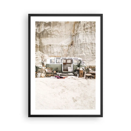 Plakat w czarnej ramie - Kamping z retro vanem w pustynnym otoczeniu z rustykalnymi dodatkami - 50x70cm - Podróż czas zacząć - Nowoczesna dekoracja ścienna do salonu i sypialni ARTTOR