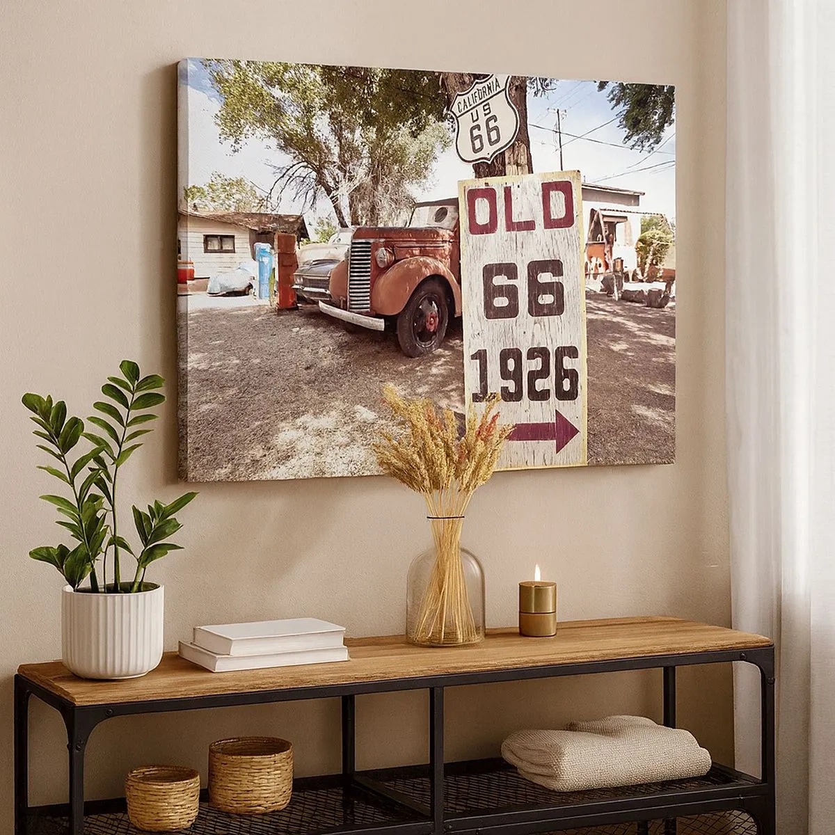 Obraz na płótnie - Retro samochód i znak Route 66 w rustykalnym otoczeniu - 70x50cm - Legenda amerykanskiej prowincji - Nowoczesna dekoracja ścienna do salonu i sypialni ARTTOR
