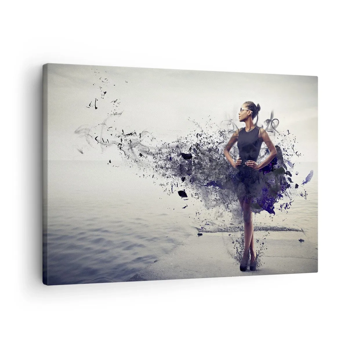 Obraz na płótnie - Kobieta w artystycznej kompozycji na tle wody - 70x50cm - Afrykańska Wenus - Nowoczesna dekoracja ścienna do salonu i sypialni ARTTOR