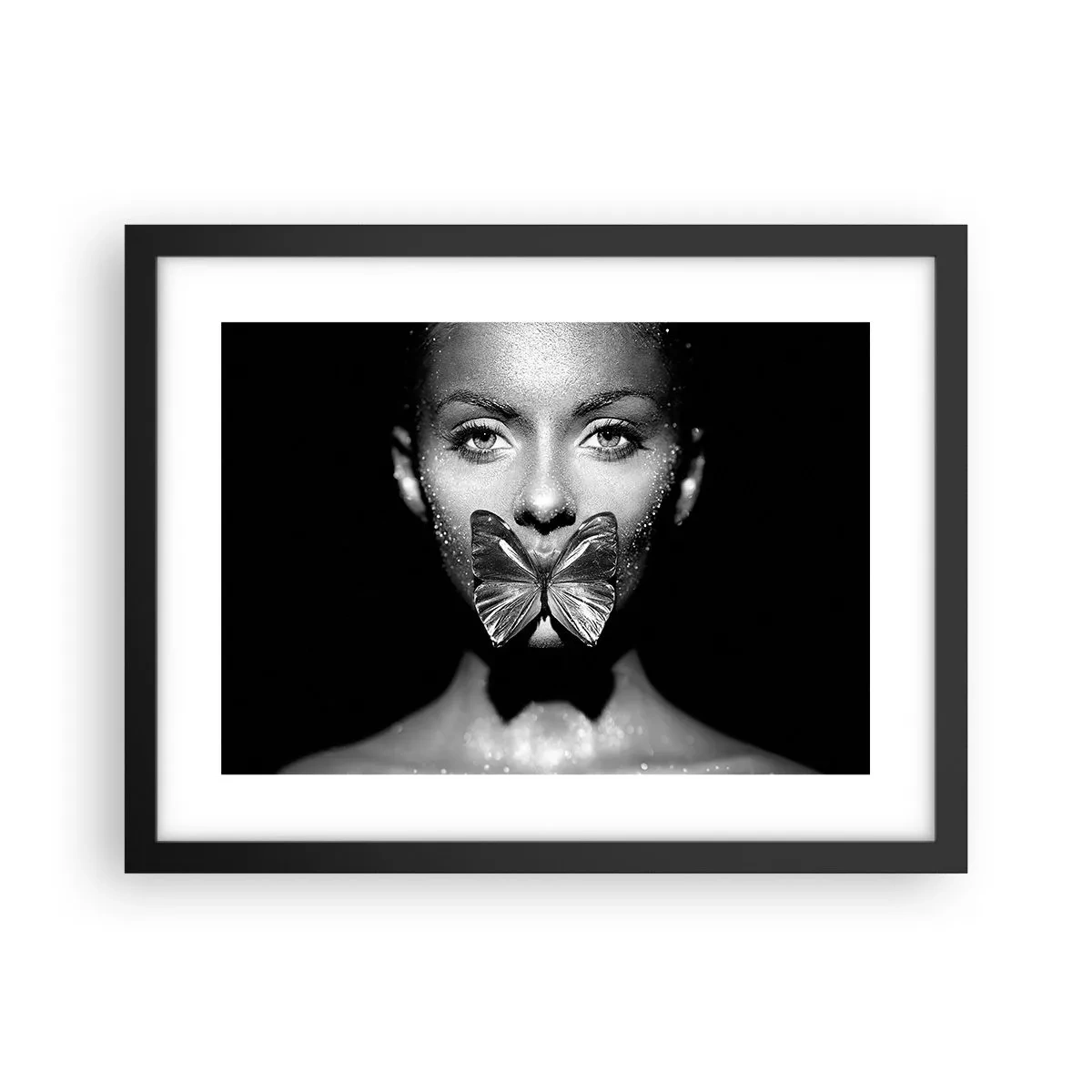 Plakat w czarnej ramie - Motyli pocałunek - 40x30 cm