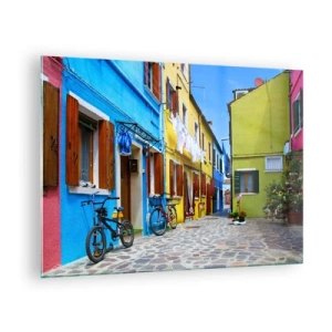 Obraz na szkle - Kolorowa uliczka z rowerami i ozdobionymi domami - 70x50cm - Pastelowy, słodki zaułek - Nowoczesna dekoracja ścienna do salonu i sypialni ARTTOR