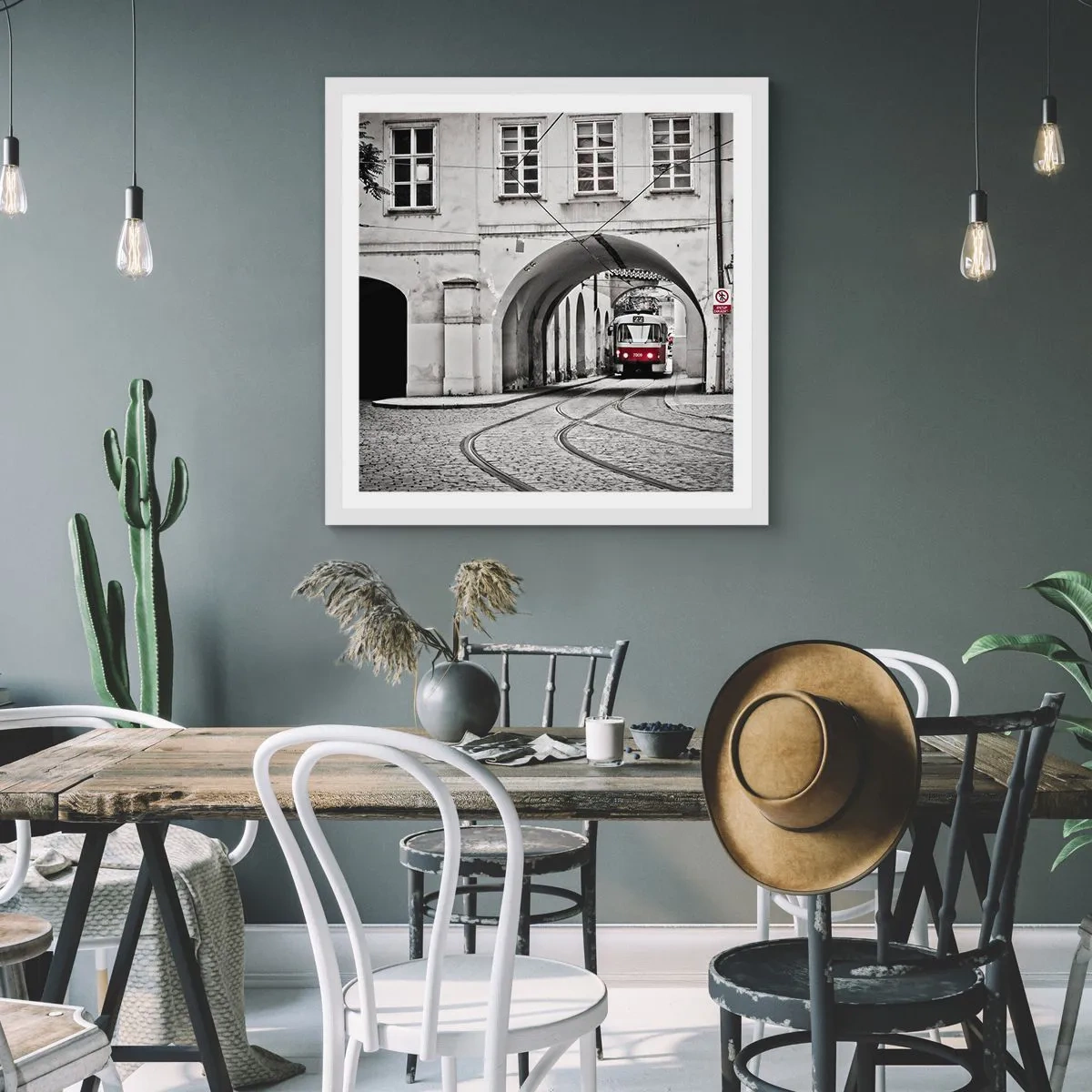 Plakat w białej ramie - Przez miejski labirynt - 40x40 cm