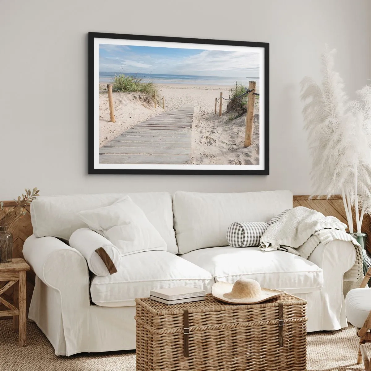 Plakat w czarnej ramie - Ścieżka z desek prowadząca na piaszczystą plażę - 70x50cm - Po horyzont - Nowoczesna dekoracja ścienna do salonu i sypialni ARTTOR