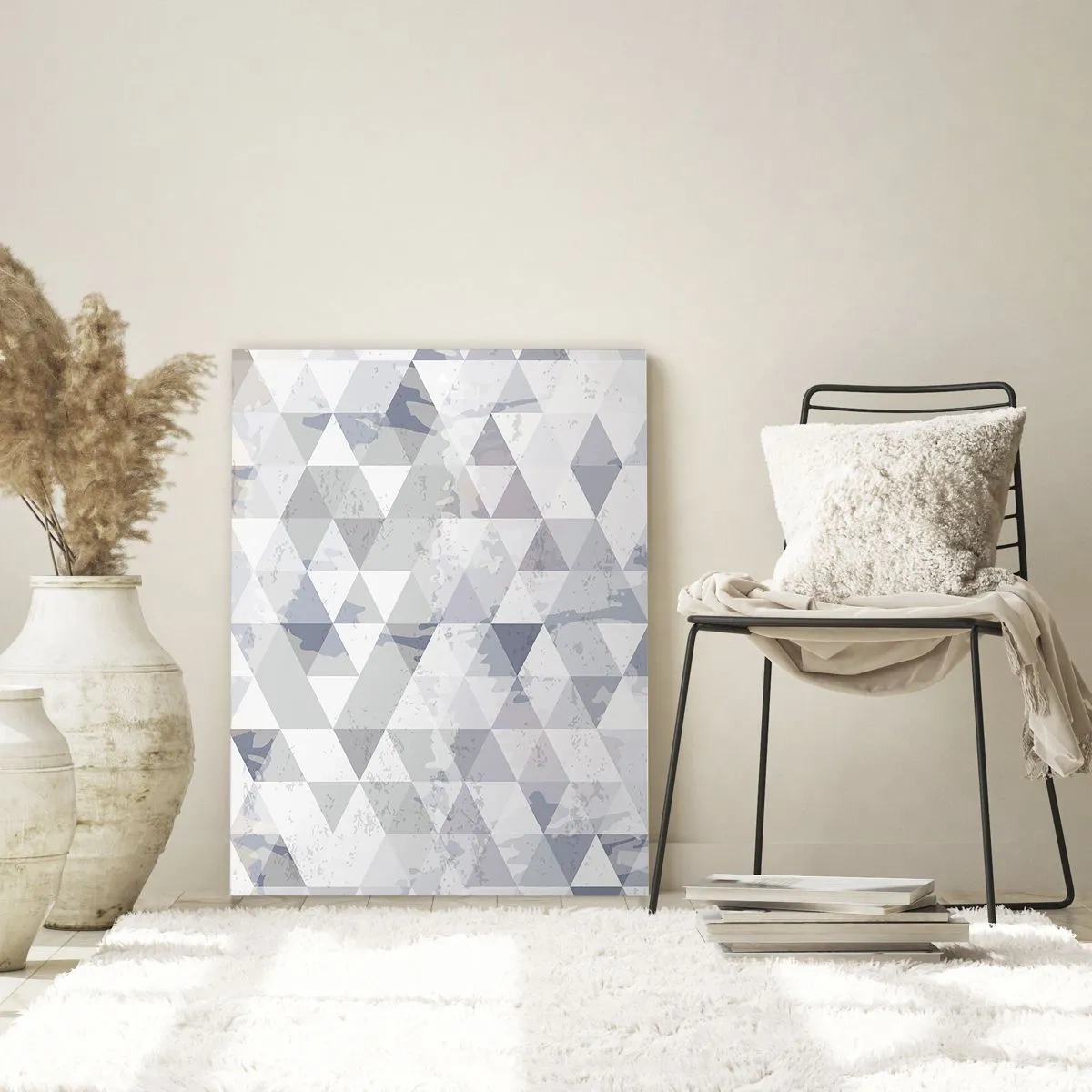 Obraz na szkle - Geometryczny wzór z trójkątów w neutralnych odcieniach szarości i beżu - 50x70cm - W rytmie na trzy - Nowoczesna dekoracja ścienna do salonu, kuchni i sypialni ARTTOR