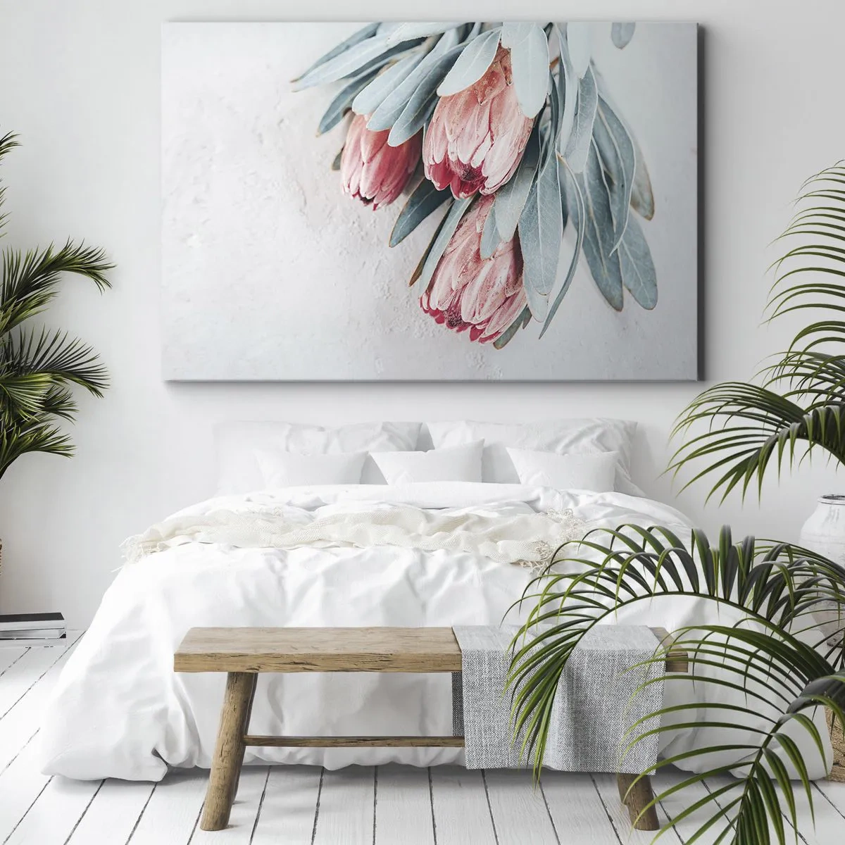 Obraz na płótnie - Subtelne różowe kwiaty protei na jasnym tle - 70x50cm - Zawstydzone własną urodą - Nowoczesna dekoracja ścienna do salonu i sypialni ARTTOR