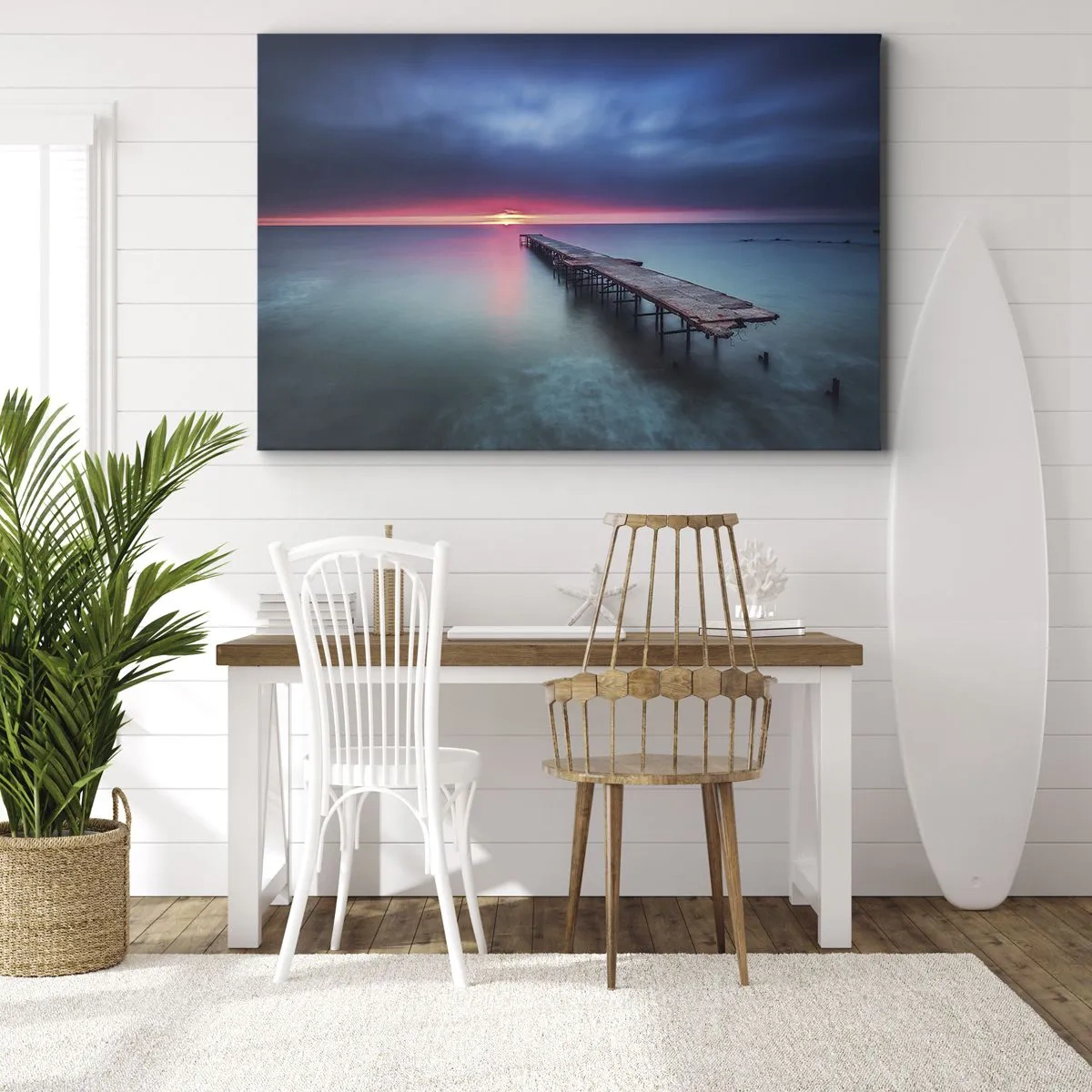 Obraz na płótnie - Drewniane molo prowadzące wprost na morze o zachodzie słońca - 70x50cm - Między niebem a ziemią - Nowoczesna dekoracja ścienna do salonu i sypialni ARTTOR