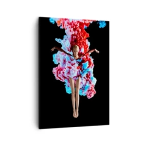 Obraz na płótnie - Tancerka otoczona kolorowymi chmurami dymu na czarnym tle - 50x70cm - W pełnym rozkwicie - Nowoczesna dekoracja ścienna do salonu, kuchni i sypialni ARTTOR