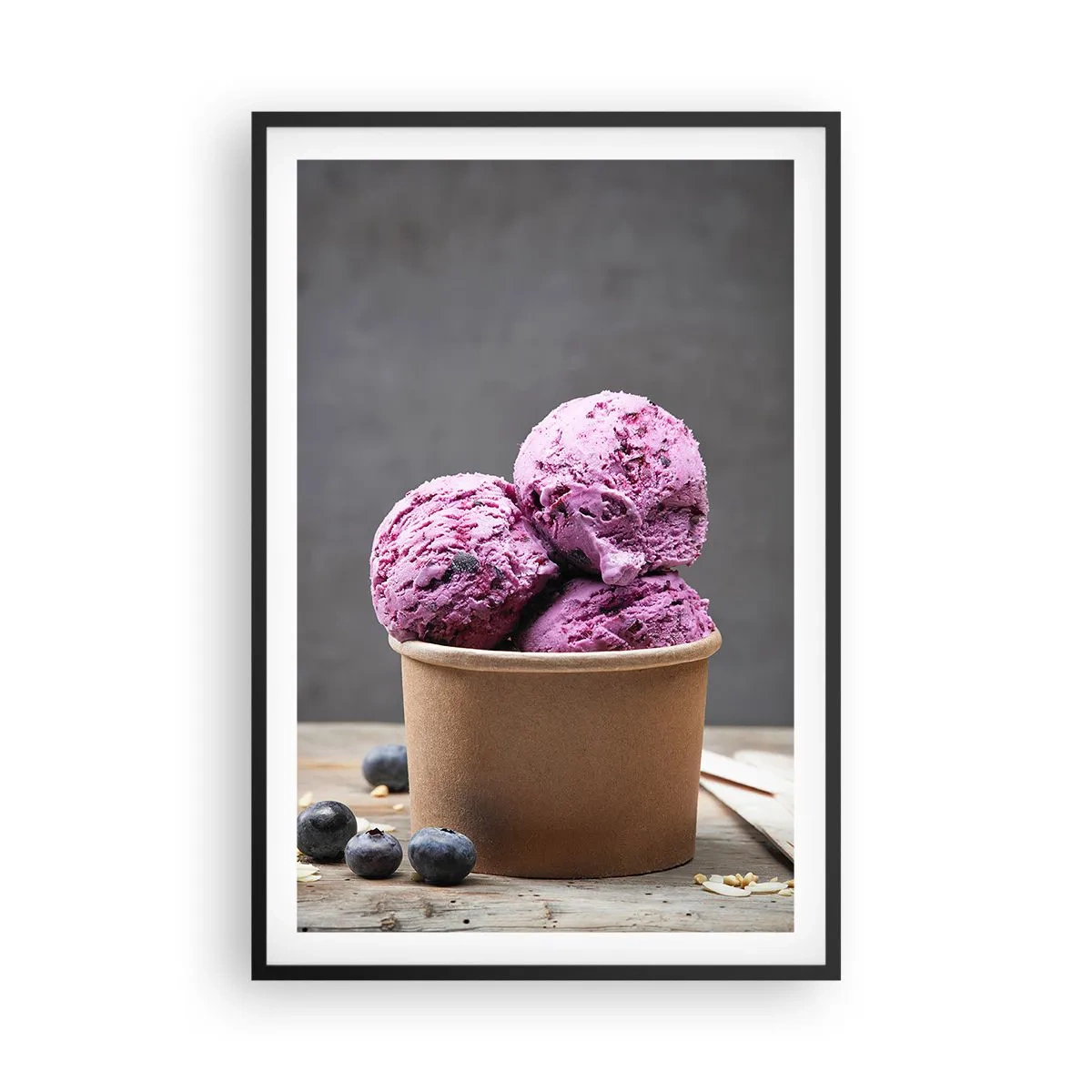Plakat w czarnej ramie - Słodycz i chłód - 61x91 cm