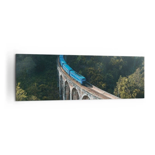 Obraz na płótnie - Niebieski pociąg na zabytkowym wiadukcie wśród lasów - 160x50cm - Pociąg do natury - Nowoczesna dekoracja ścienna do salonu i sypialni ARTTOR