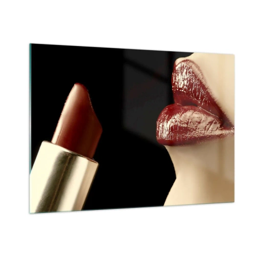 Obraz na szkle - Zmysłowe usta z karminową szminką na ciemnym tle - 100x70cm - Zmysłowość i blask karminu - Nowoczesna dekoracja ścienna do salonu, kuchni i sypialni ARTTOR