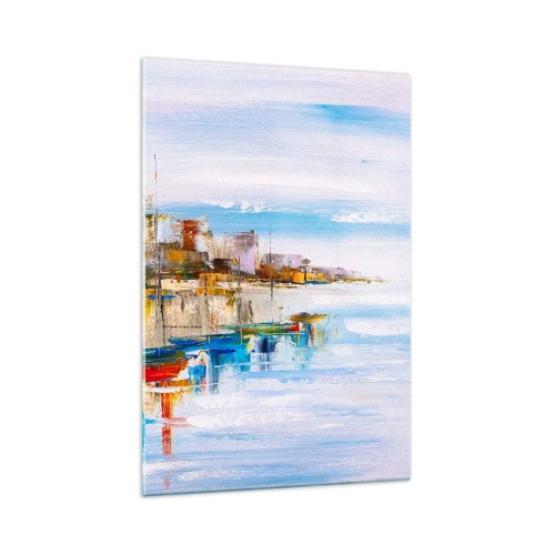 Obraz na szkle - Kolorowe łodzie przy brzegu z widokiem na miejską panoramę - 70x100cm - Wielobarwna miejska przystań - Nowoczesna dekoracja ścienna do salonu i sypialni ARTTOR