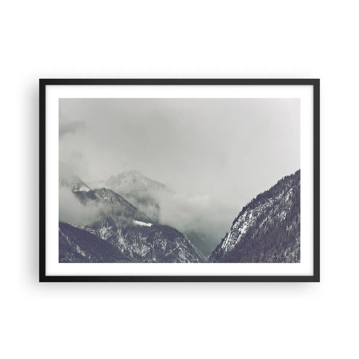 Plakat w czarnej ramie - Górska dolina spowita mgłą w odcieniach szarości - 70x50cm - Omglona dolina - Nowoczesna dekoracja ścienna do salonu i sypialni ARTTOR
