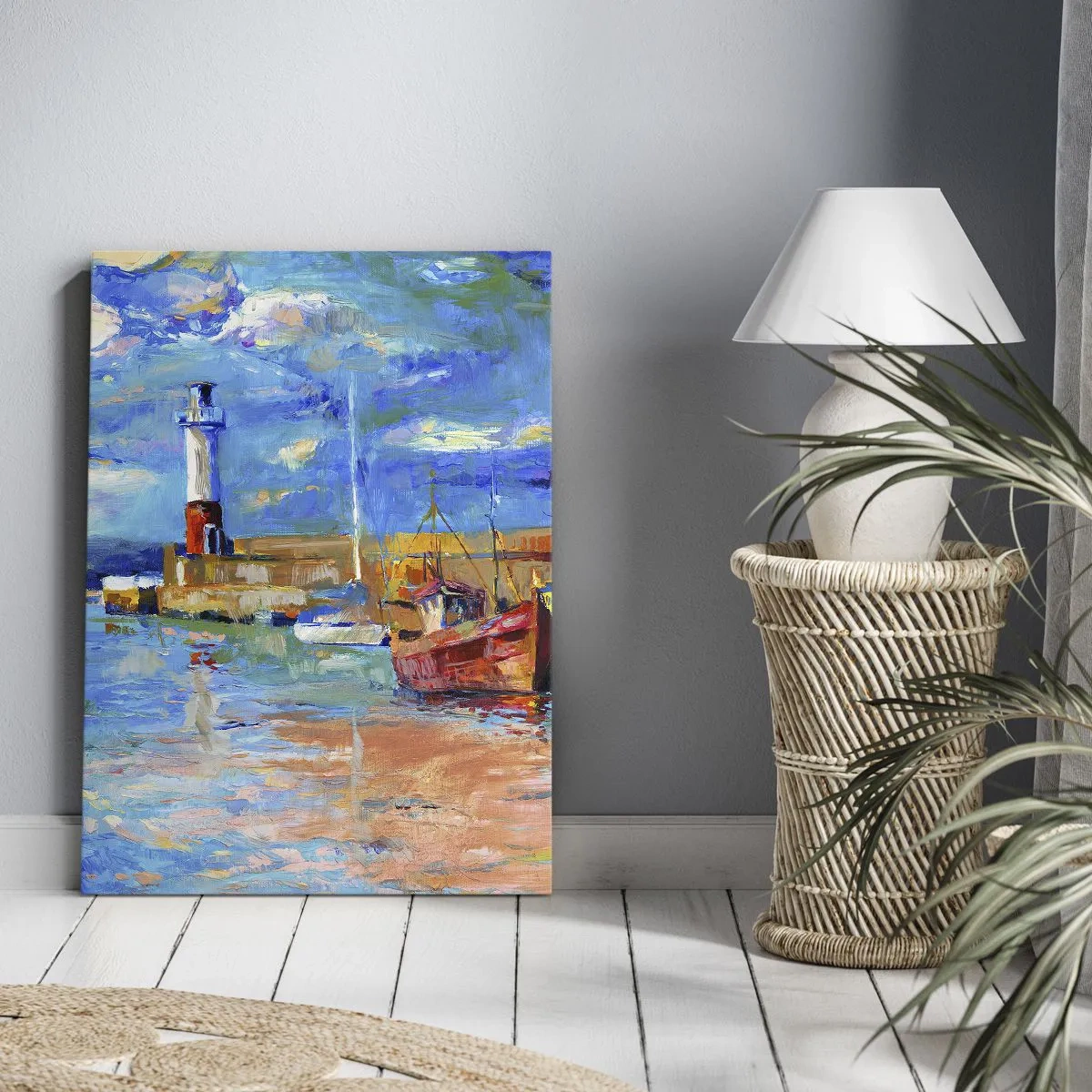 Obraz na płótnie - Malowniczy port morski z latarnią i łodziami - 50x70cm - Popołudnie w tęczowej zatoce - Nowoczesna dekoracja ścienna do salonu, kuchni i sypialni ARTTOR