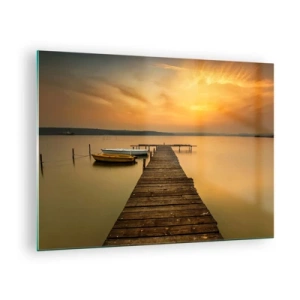 Obraz na szkle - Molo nad jeziorem przy zachodzie słońca z łodzią - 70x50cm - Niebo złote ci otworzę - Nowoczesna dekoracja ścienna do salonu i sypialni ARTTOR