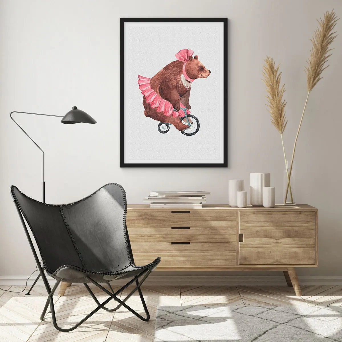 Plakat w czarnej ramie - Akwarelowa ilustracja niedźwiedzia w różowej spódniczce jadącego na rowerku - 50x70cm - Ale cyrk! - Nowoczesna dekoracja ścienna do salonu i sypialni ARTTOR