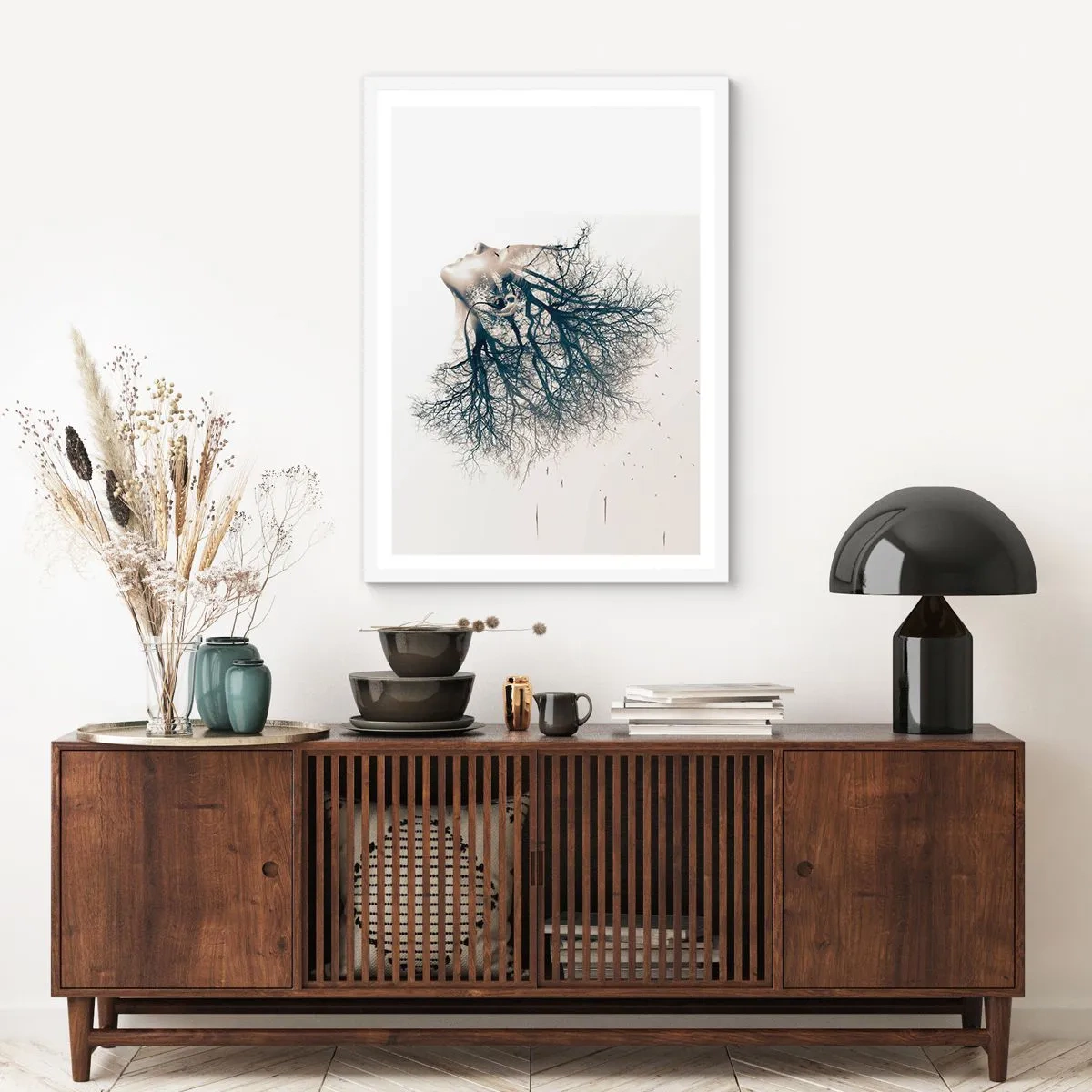 Plakat w białej ramie - Zasłuchana w szept drzewa - 70x100 cm