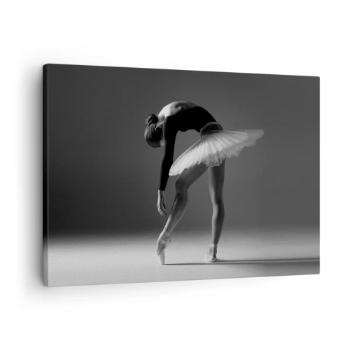 Obraz na płótnie - Baletnica w eleganckiej pozie na czarno-białym tle - 70x50cm - Bella balerina - Nowoczesna dekoracja ścienna do salonu i sypialni ARTTOR