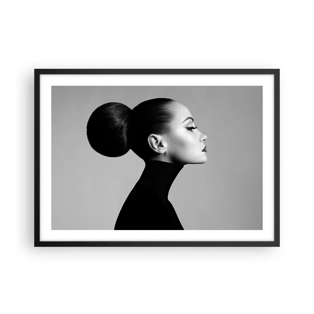 Plakat w czarnej ramie - Profil kobiety w czerni i bieli z eleganckim kokiem - 70x50cm - Współczesna Nefretete - Nowoczesna dekoracja ścienna do salonu i sypialni ARTTOR