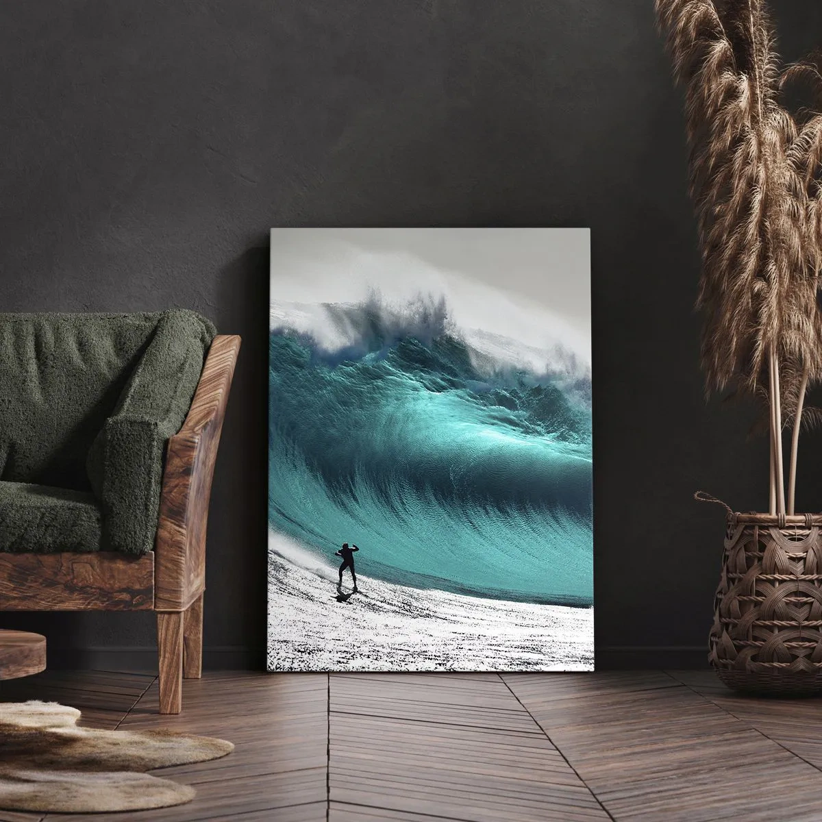 Obraz na płótnie - Osoba stojąca na plaży naprzeciw gigantycznej turkusowej fali - 50x70cm - Wyzwanie przyjęte - Nowoczesna dekoracja ścienna do salonu, kuchni i sypialni ARTTOR