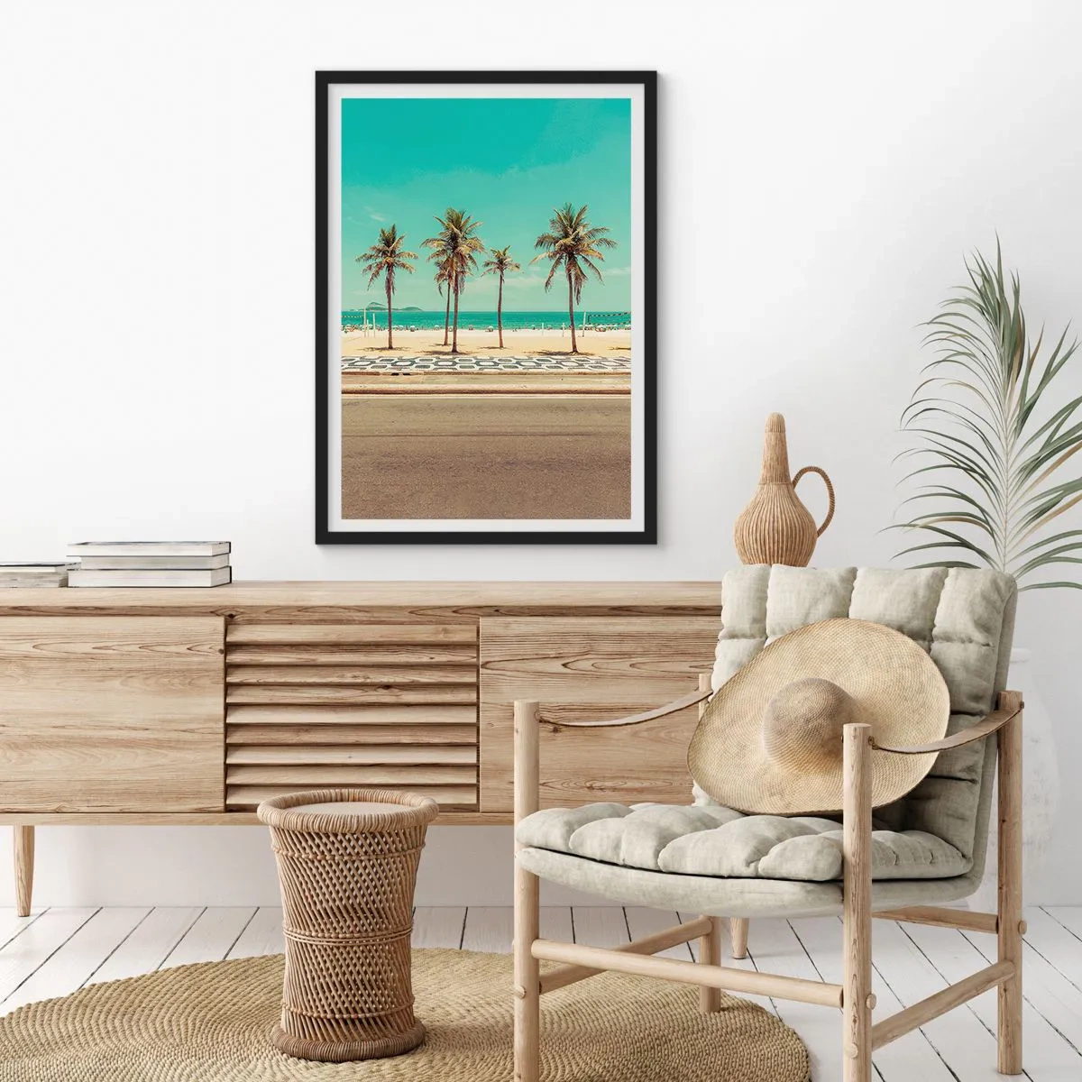Plakat w czarnej ramie - Plaża z palmami i błękitnym niebem - 50x70cm - Na straży plaży - Nowoczesna dekoracja ścienna do salonu i sypialni ARTTOR