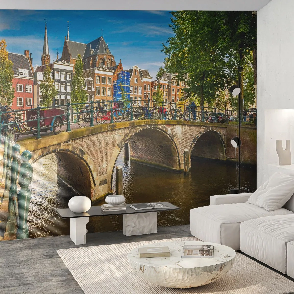 Fototapeta Premium Sand - Most nad kanałem w urokliwym europejskim mieście - 100x70cm - Wiosna nad kanałem - Nowoczesna dekoracja ścienna do salonu, kuchni i sypialni ARTTOR