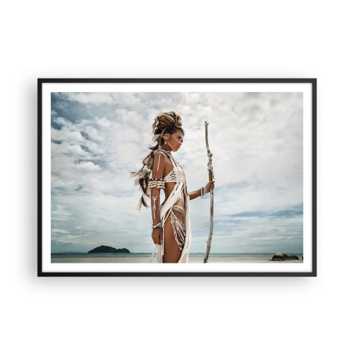 Plakat w czarnej ramie - Stylizowana kobieta na plaży z etnicznymi ozdobami i kijem - 100x70cm - Królowa tropików - Nowoczesna dekoracja ścienna do salonu i sypialni ARTTOR