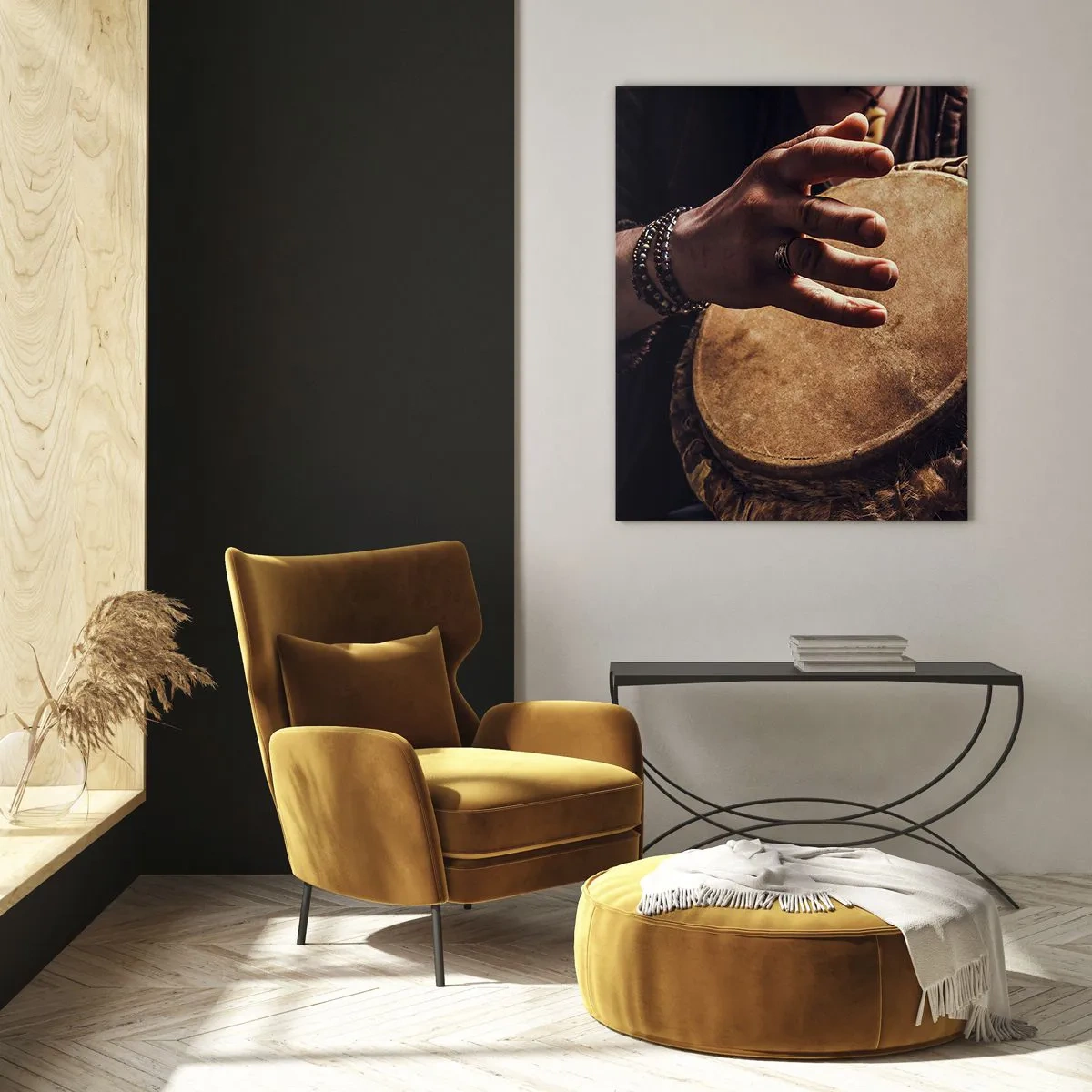 Obraz na szkle - Zbliżenie na dłonie grające na bębnie djembe w ciepłym świetle - 50x70cm - W rytmie serca - Nowoczesna dekoracja ścienna do salonu, kuchni i sypialni ARTTOR