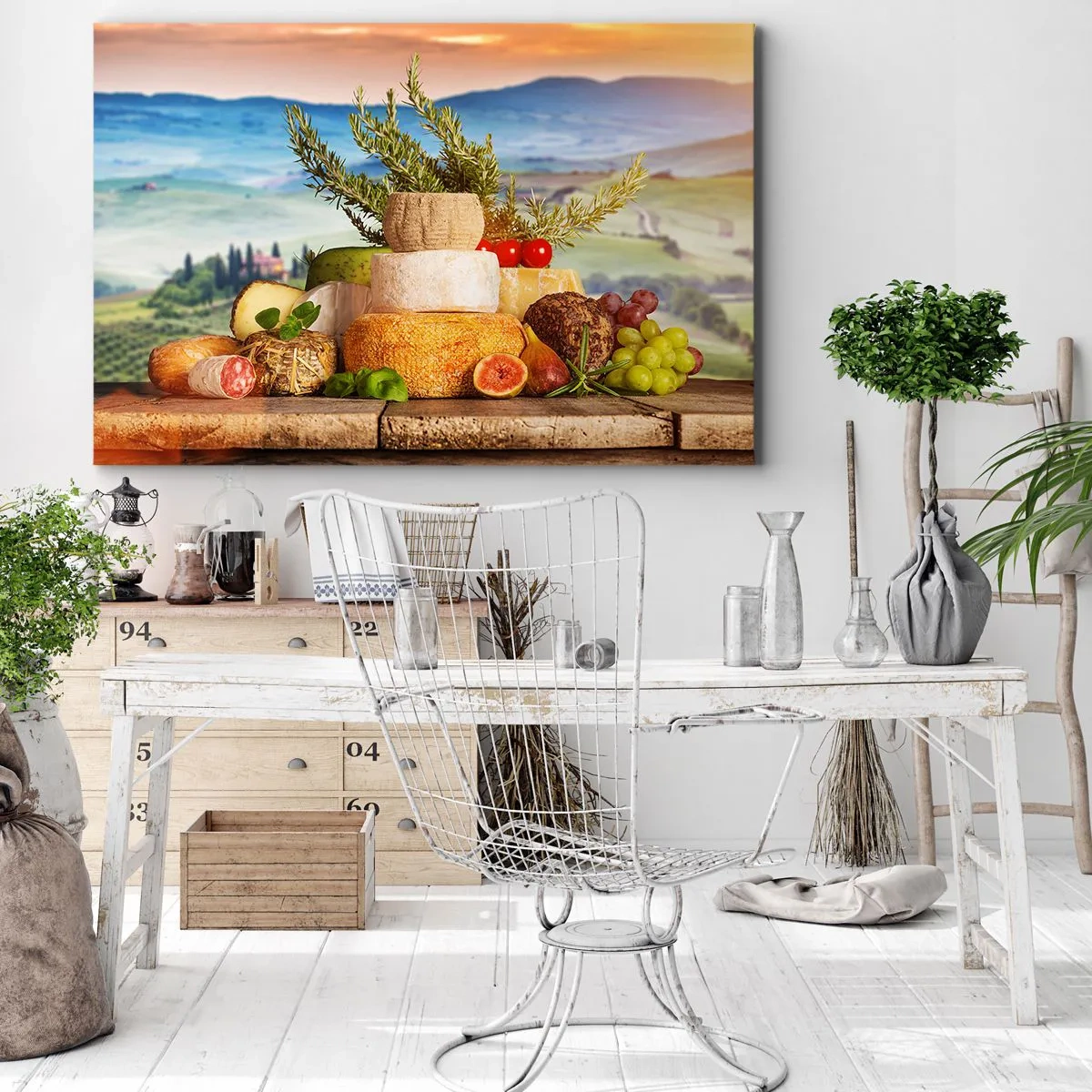 Obraz na płótnie - Kompozycja serów i owoców na tle toskańskiego krajobrazu - 120x80cm - Włoska radość życia - Nowoczesna dekoracja ścienna do salonu, kuchni i sypialni ARTTOR