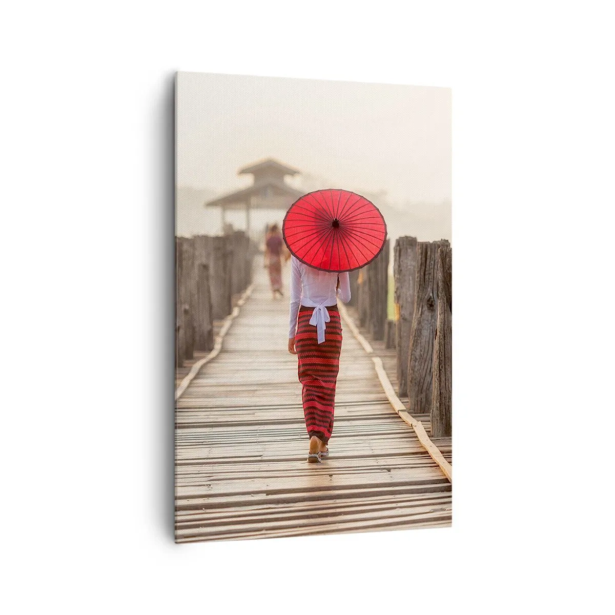 Obraz na płótnie - Kobieta z czerwonym parasolem na drewnianym moście - 80x120cm - Na starym moście - Nowoczesna dekoracja ścienna do salonu i sypialni ARTTOR