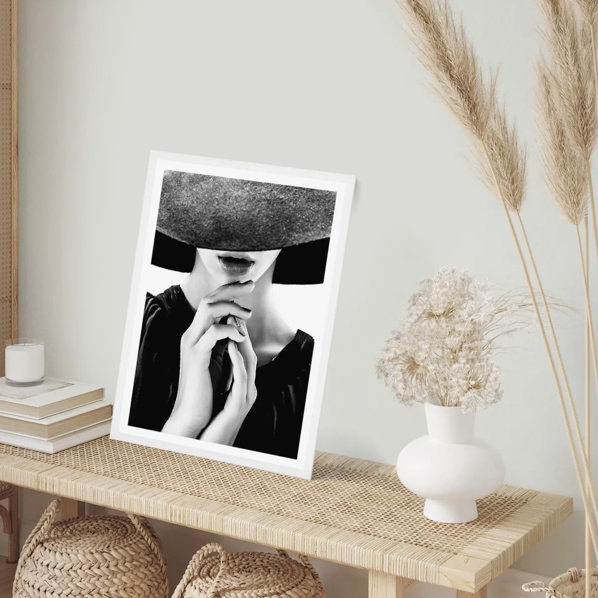 Plakat w białej ramie - Skryte piękno - 50x70 cm