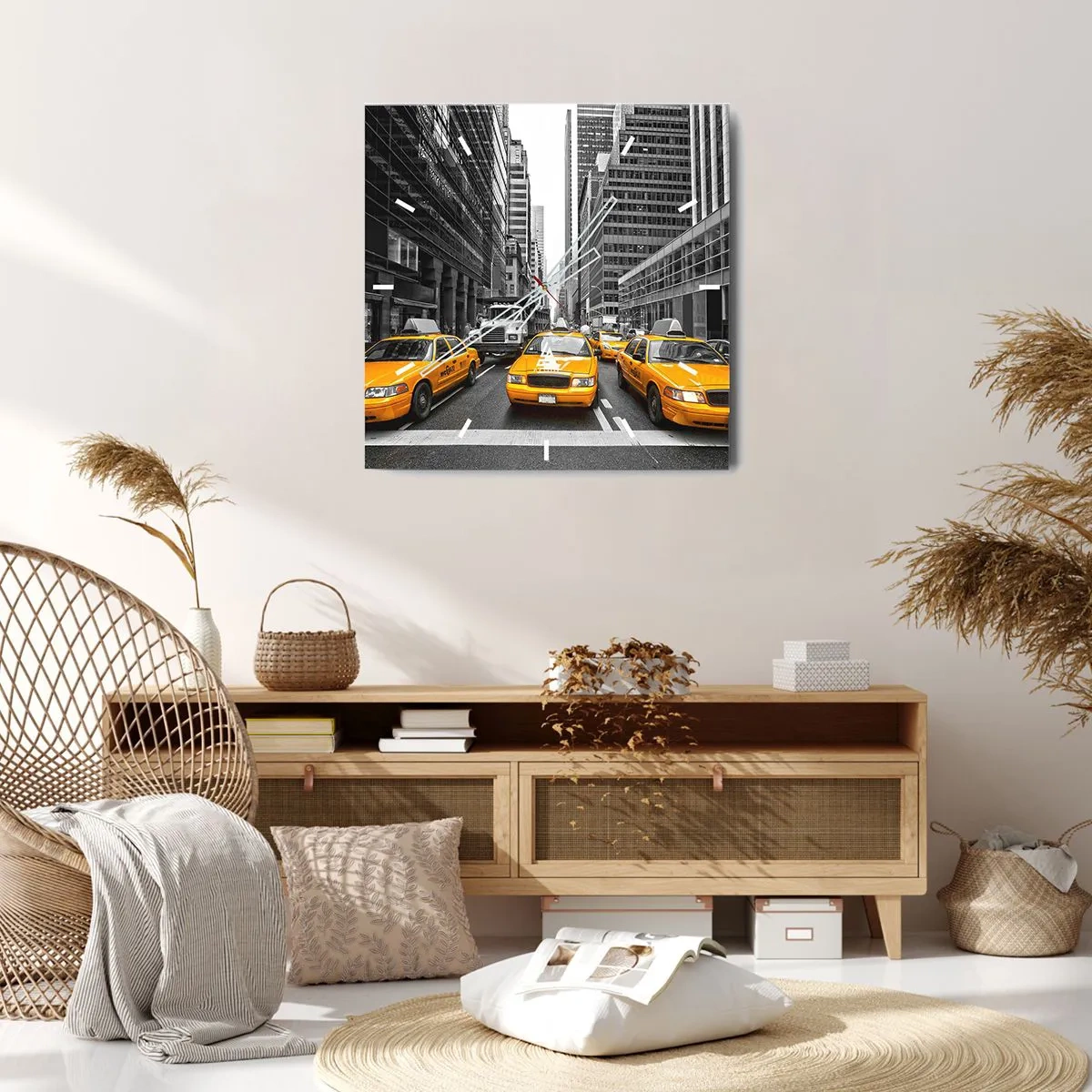 Zegar ścienny - Żółte taksówki na tle nowojorskich ulic - 30x30cm - To my ubarwiamy miasto - Nowoczesna dekoracja ścienna do salonu i sypialni ARTTOR