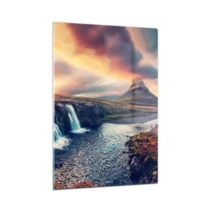 Obraz na szkle - Wodospad i góra o zachodzie słońca w islandzkim krajobrazie - 50x70cm - W majestacie przyrody - Nowoczesna dekoracja ścienna do salonu, kuchni i sypialni ARTTOR