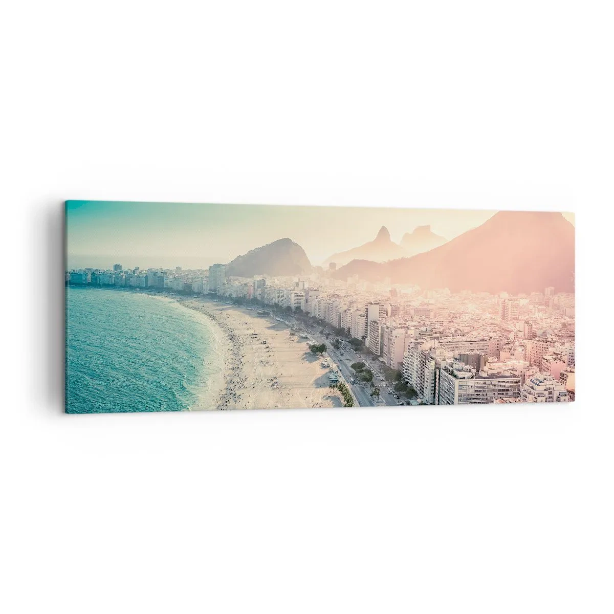Obraz na płótnie - Panorama plaży Copacabana z górami w tle w Rio de Janeiro - 140x50cm - Wieczne wakacje w Rio - Nowoczesna dekoracja ścienna do salonu i sypialni ARTTOR
