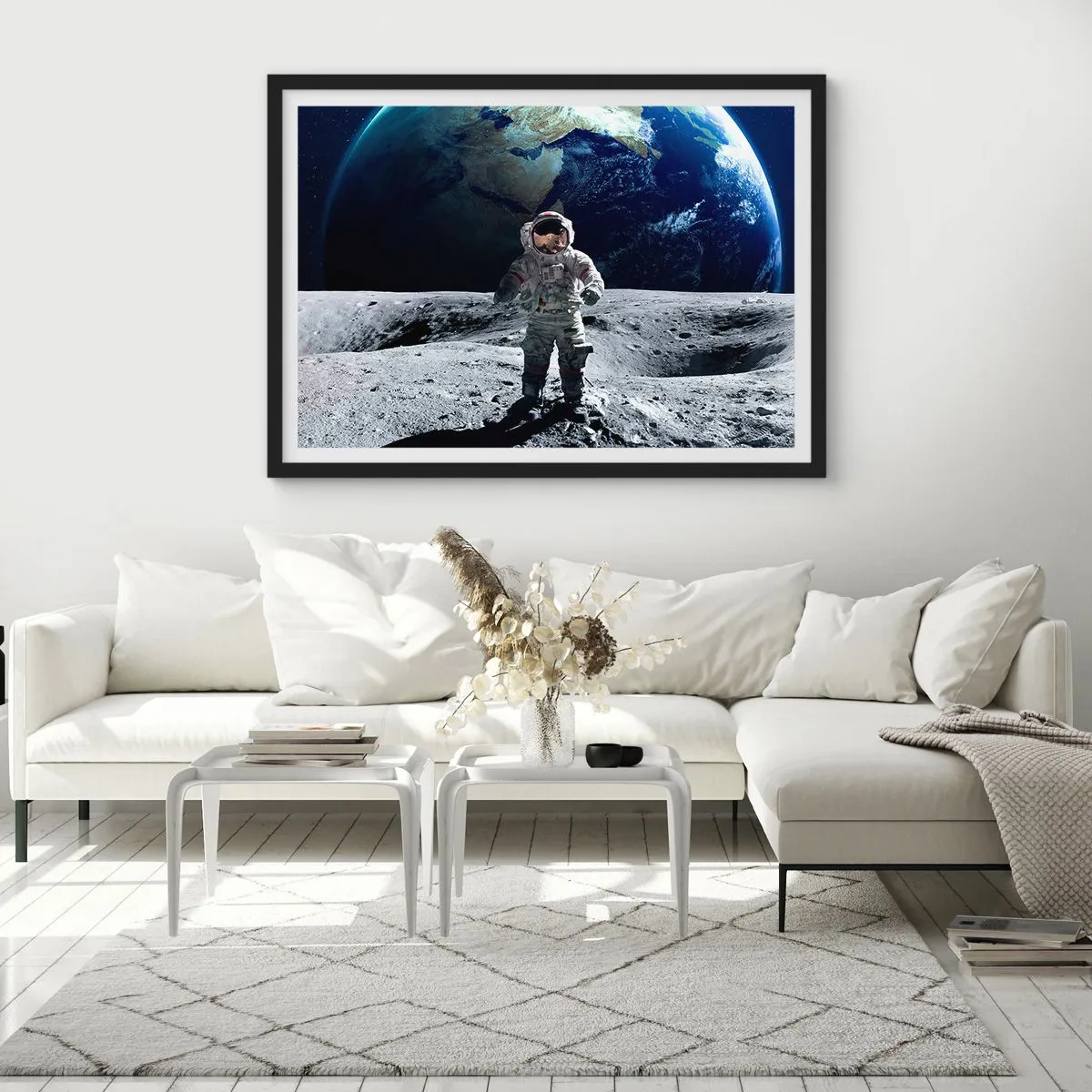 Plakat w czarnej ramie - Astronauta na powierzchni Księżyca z Ziemią w tle - 70x50cm - Pozdrowienia z Księżyca - Nowoczesna dekoracja ścienna do salonu i sypialni ARTTOR