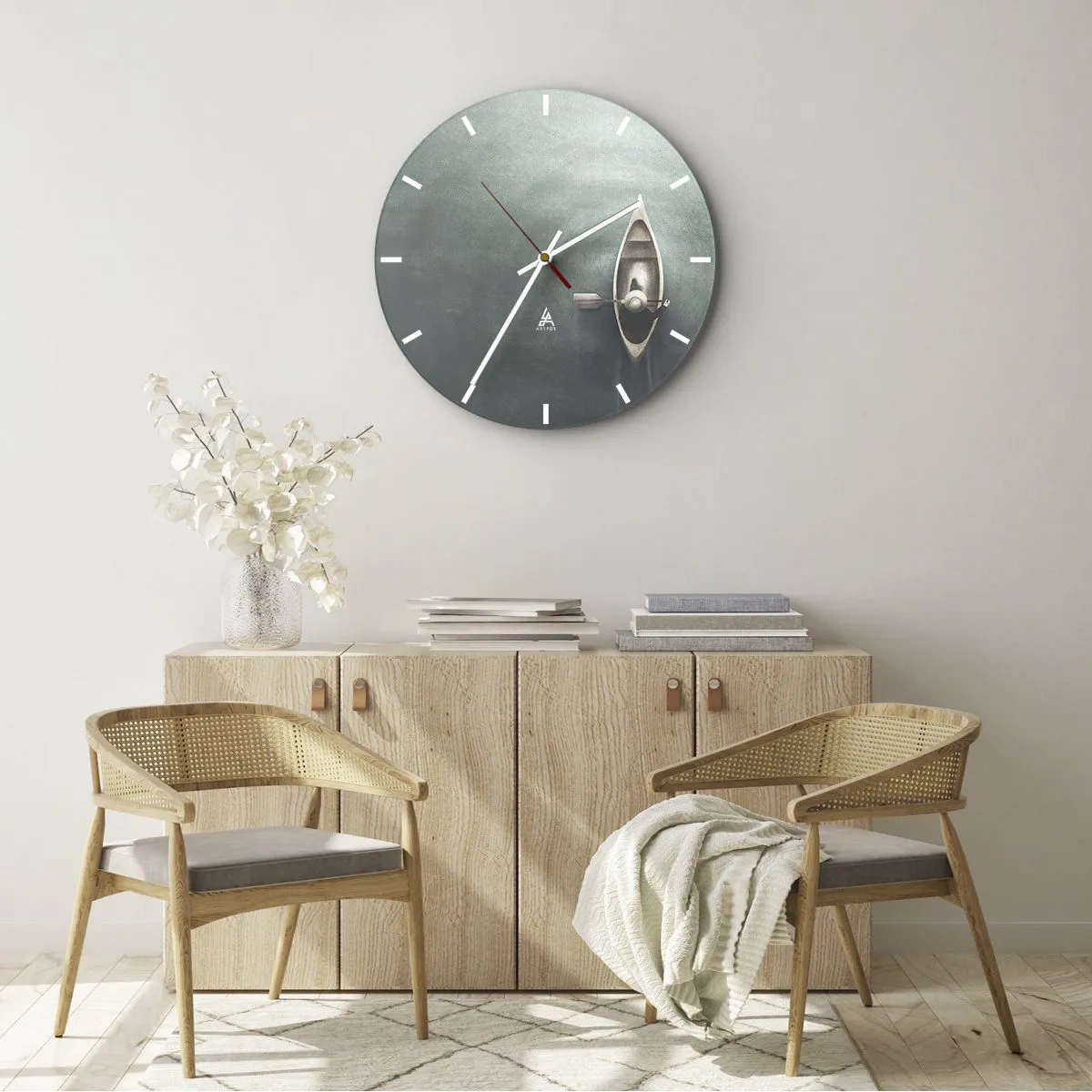 Zegar ścienny - Łódź na spokojnej tafli wody widziana z lotu ptaka - 30x30cm - Przez księżycowe jezioro - Nowoczesna dekoracja ścienna do salonu, kuchni i sypialni ARTTOR