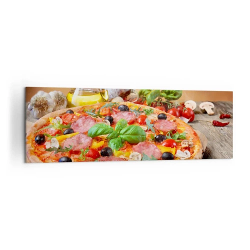 Obraz na płótnie - Apetyczna pizza na drewnianym stole z dodatkami - 160x50cm - Z prawdziwie włoskim smakiem - Nowoczesna dekoracja ścienna do salonu i sypialni ARTTOR