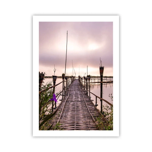 Plakat - Bambusowy most nad spokojną wodą o zmierzchu - 50x70cm - Spokój i cisza Azji - Nowoczesna dekoracja ścienna do salonu, kuchni i sypialni ARTTOR