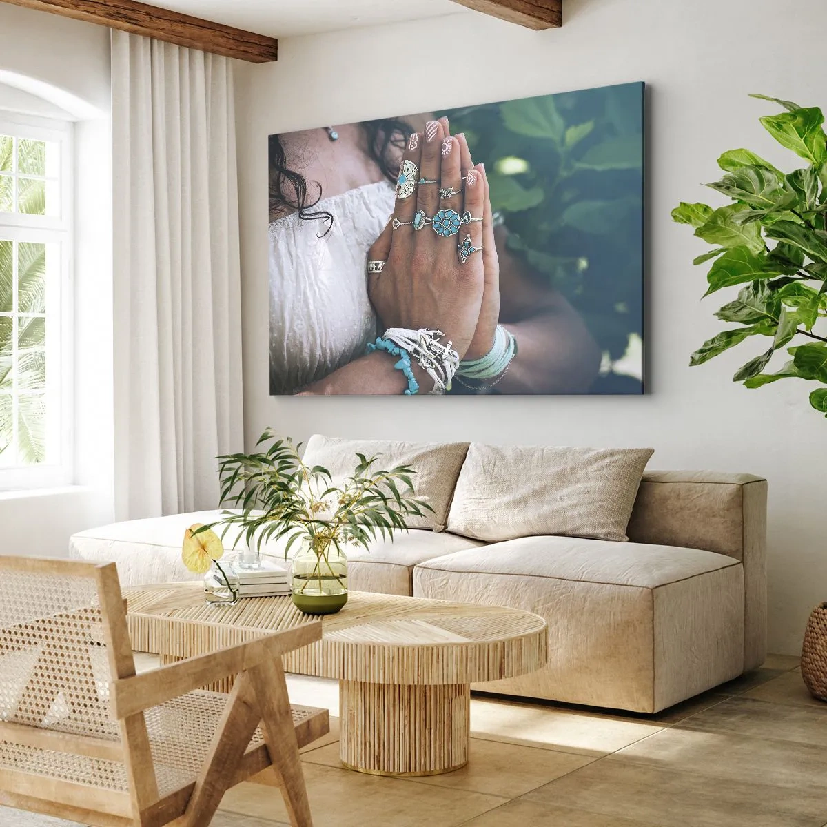 Obraz na płótnie - Ręce ozdobione biżuterią w stylu boho - 70x50cm - Witaj w centrum bytu - Nowoczesna dekoracja ścienna do salonu i sypialni ARTTOR