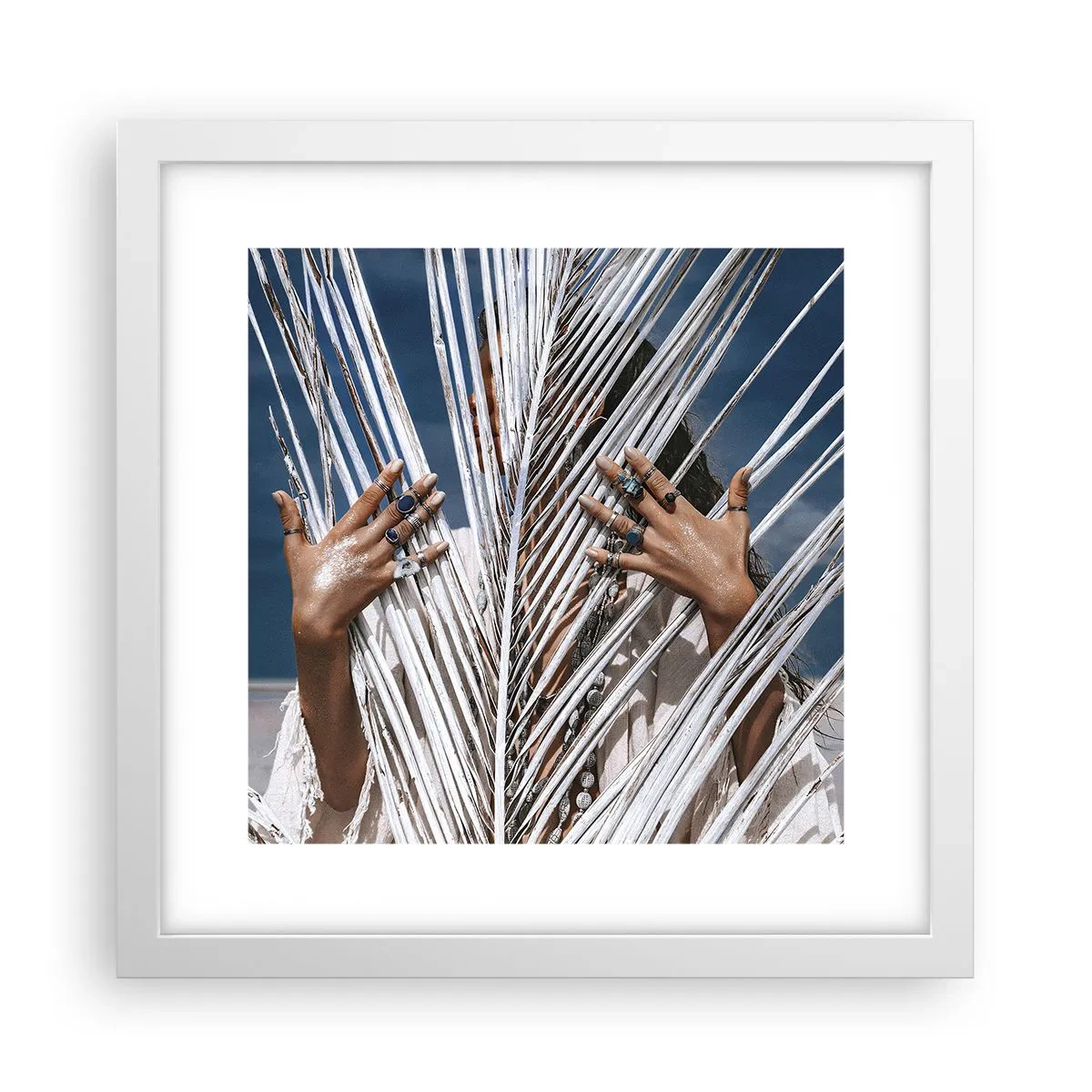 Plakat w białej ramie - Dziewczyna szamana? - 30x30 cm