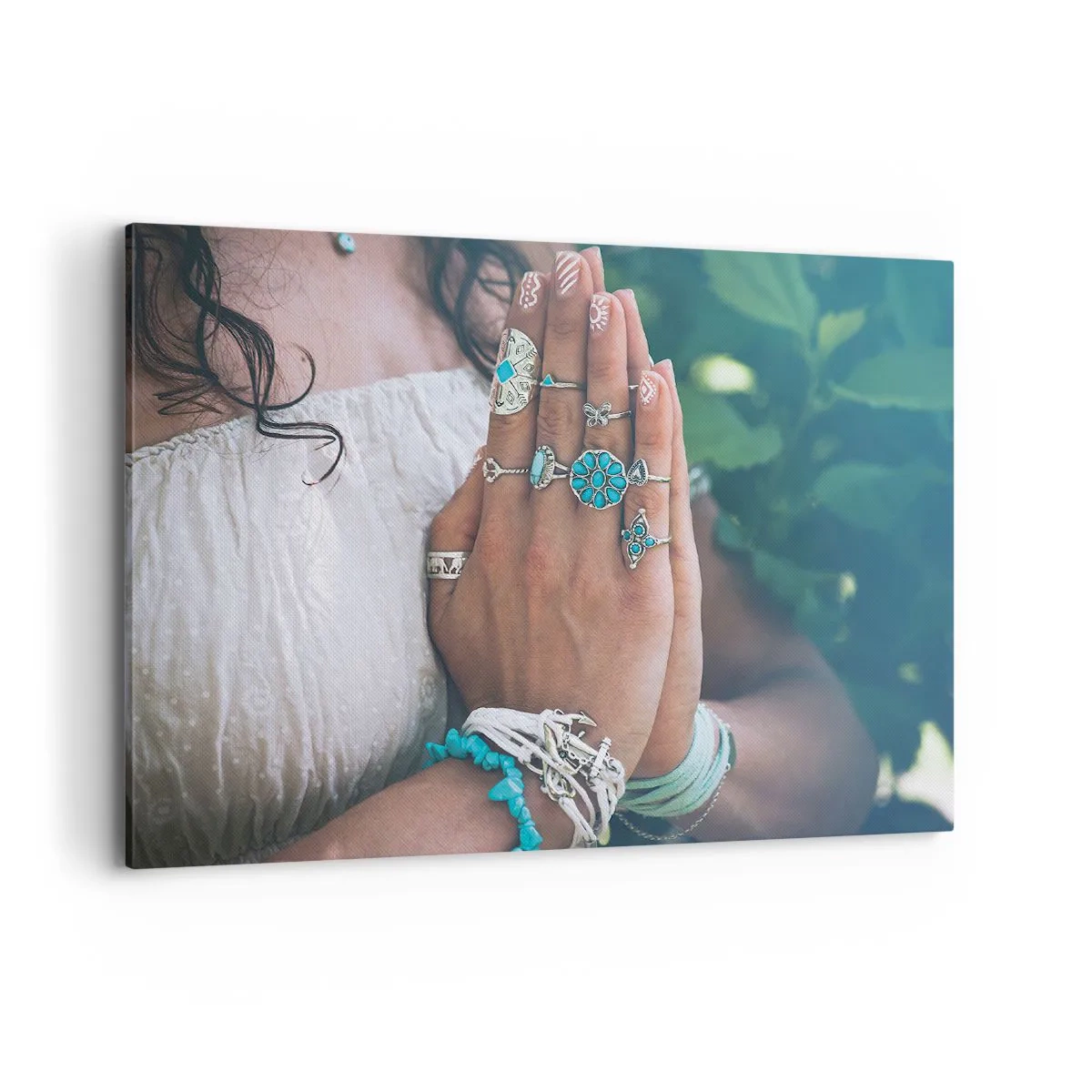 Obraz na płótnie - Ręce ozdobione biżuterią w stylu boho - 100x70cm - Witaj w centrum bytu - Nowoczesna dekoracja ścienna do salonu, kuchni i sypialni ARTTOR