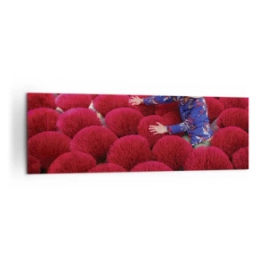 Obraz na płótnie - Kobieta wśród czerwonych wiązek kadzideł w tradycyjnym kapeluszu - 160x50cm - Na ryżowym polu - Nowoczesna dekoracja ścienna do salonu i sypialni ARTTOR