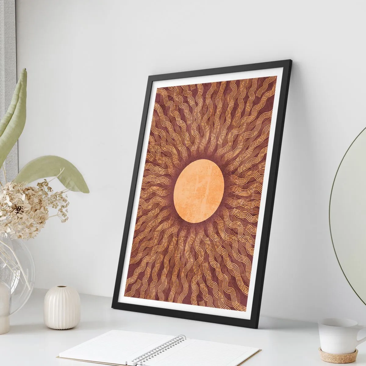 Plakat w czarnej ramie - Stylizowane słońce z promieniami w odcieniach złota i brązu - 50x70cm - Ikona słońca - Nowoczesna dekoracja ścienna do salonu i sypialni ARTTOR