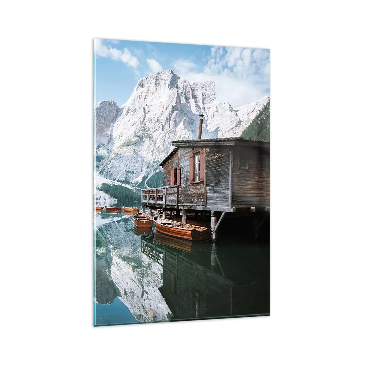 Obraz na szkle - Drewniana chatka nad spokojnym górskim jeziorem - 80x120cm - Krystaliczny, górski poranek - Nowoczesna dekoracja ścienna do salonu i sypialni ARTTOR