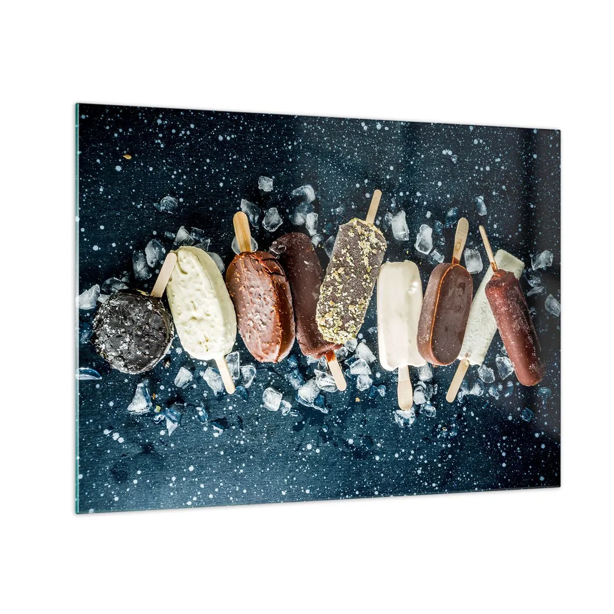 Obraz na szkle - Lody na patyku w różnych smakach ułożone na kostkach lodu - 70x50cm - Smak gorącego lata - Nowoczesna dekoracja ścienna do salonu i sypialni ARTTOR