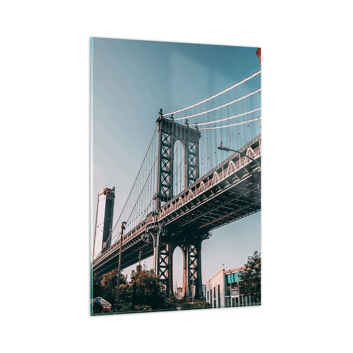 Obraz na szkle - Most między budynkami w miejskim krajobrazie - 80x120cm - Nad falami miasta - Nowoczesna dekoracja ścienna do salonu i sypialni ARTTOR