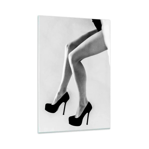Obraz na szkle - Czarno-biała kompozycja kobiecych nóg w eleganckich szpilkach - 80x120cm - Wieczna kobiecość - Nowoczesna dekoracja ścienna do salonu i sypialni ARTTOR